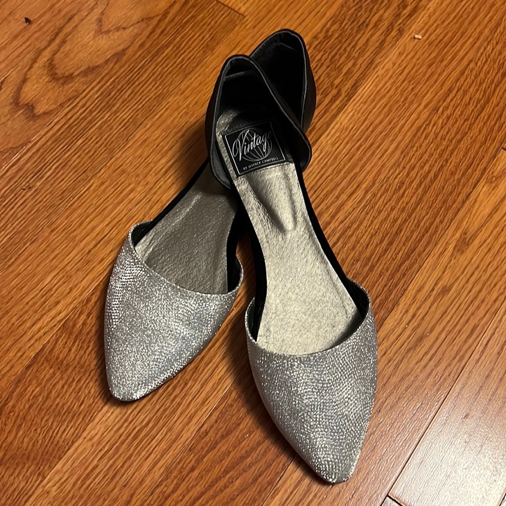 Vintage by Jeffrey Campbell flats : 8 Show no signs of wear 🤩🤩🤩🤩🤩🤩❤️🤩🤩